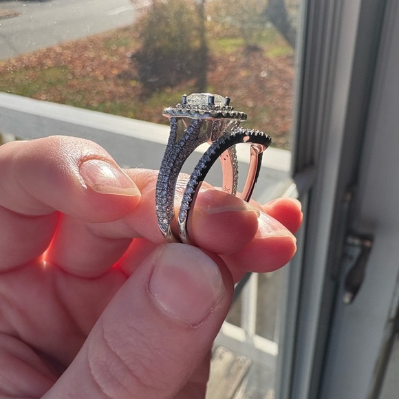 Engagement Ring & Wedding Band For Sale - Picture 6 of 7